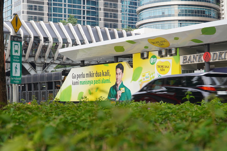 bus-advertising