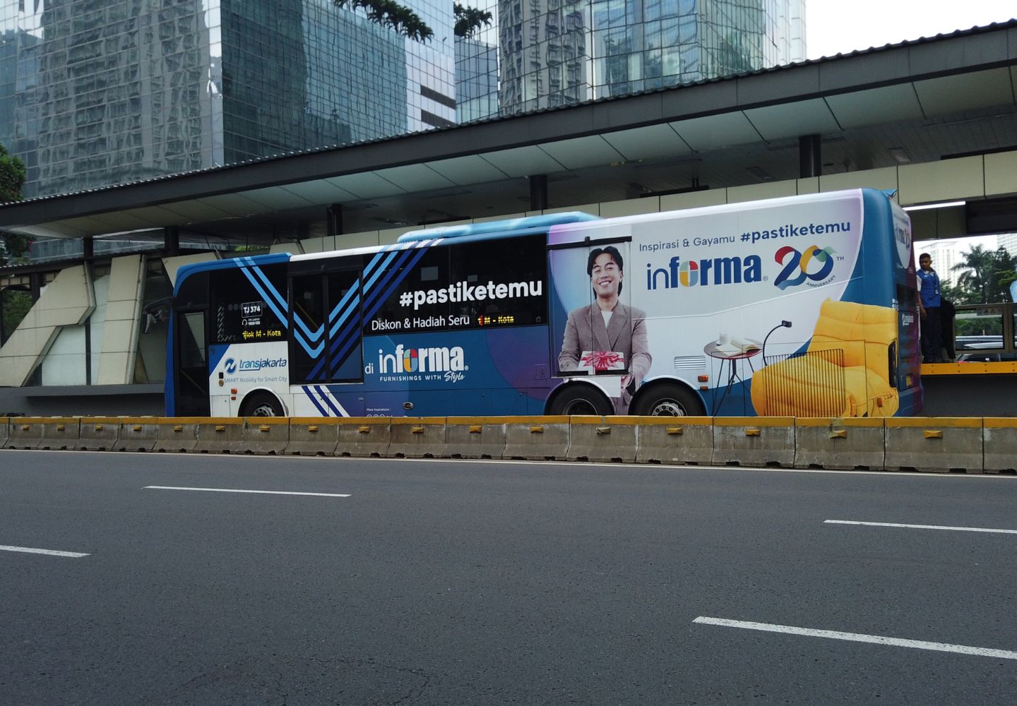 bus transjakarta non brt