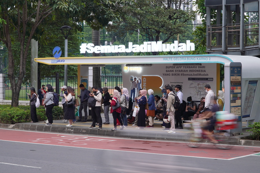 Placing an ad on a non-BRT bus shelter