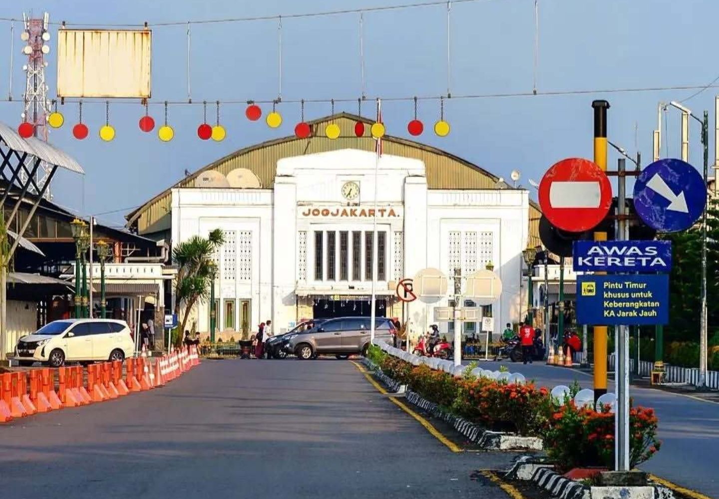 Stasiun Terbesar di Indonesia