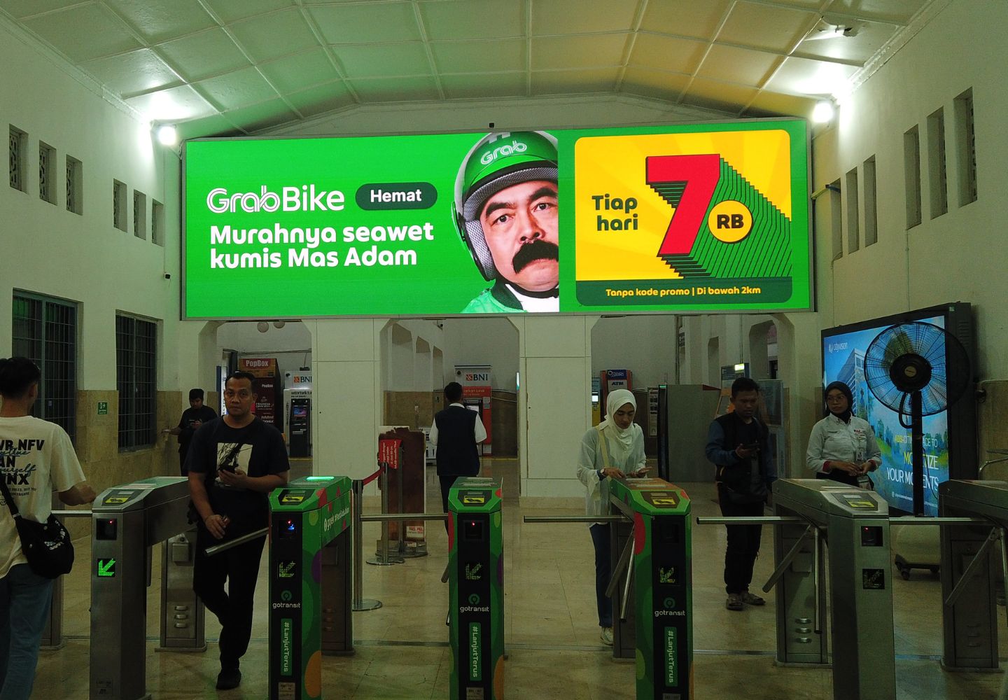 pintu masuk stasiun yogyakarta