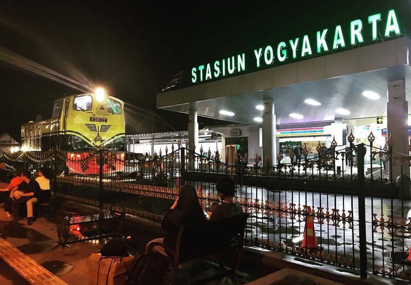 Perbedaan Stasiun Lempuyangan dan Stasiun Yogyakarta