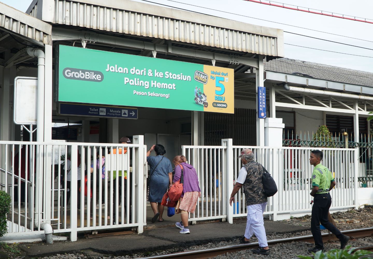 media promosi di stasiun