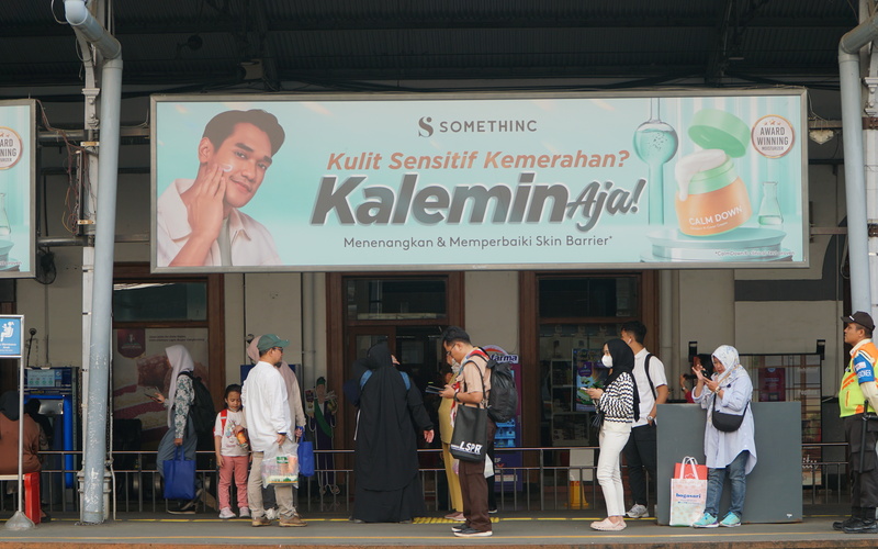 advertising di stasiun kereta jogja