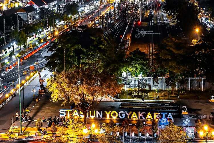 stasiun-tugu