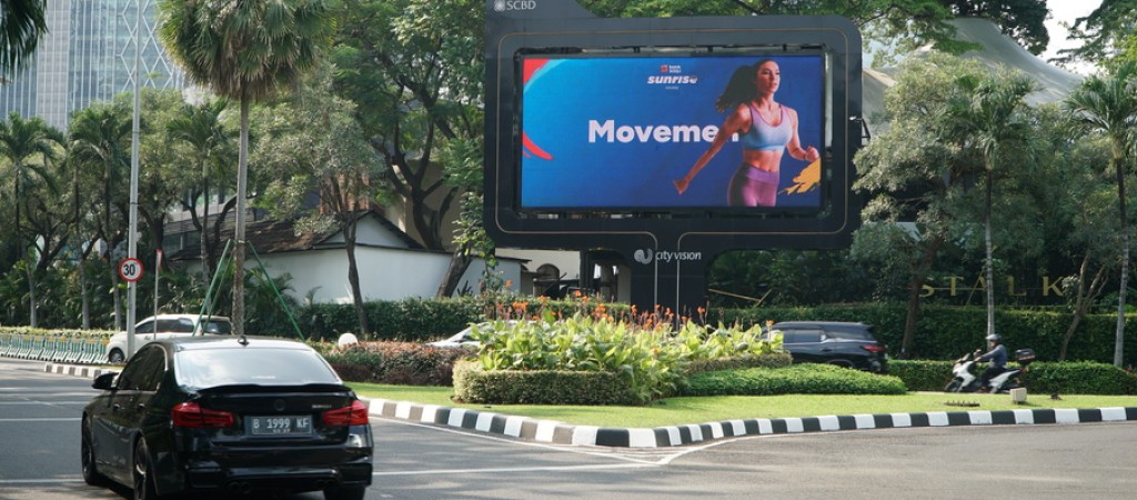 Contoh Reklame Visual yang Mencuri Perhatian Audiens Urban
